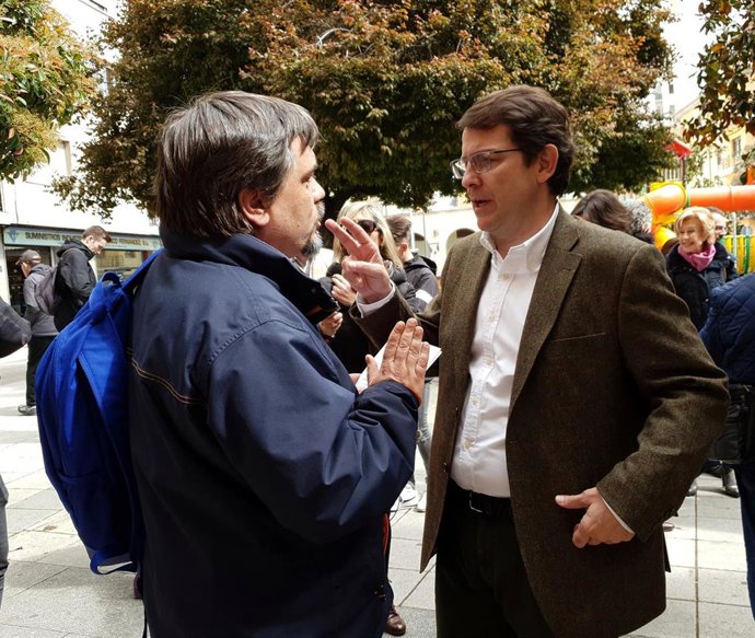 Trabajadores del Centro de Transporte Sanitario de Salamanca piden a Mañueco que