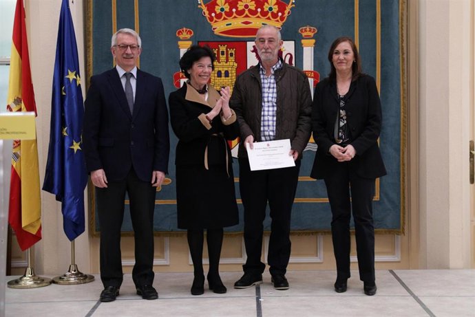 La ministra de Educación, Isabel Celaá, entrega los premios Miguel Hernández al 