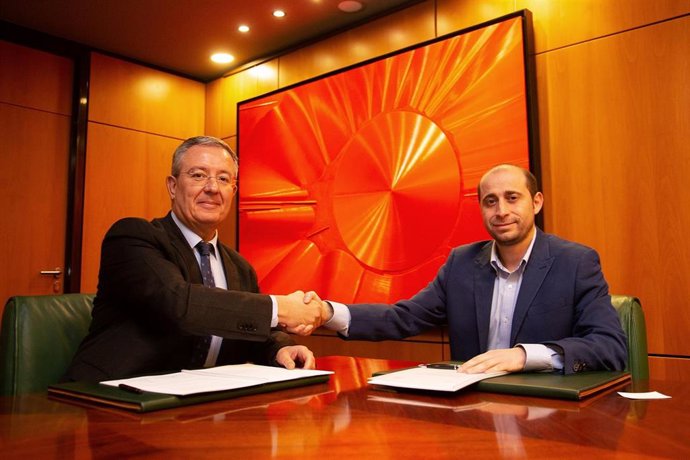 Caja Rural y el Colegio de Graduados Sociales acuerdan facilitar la operativa fi