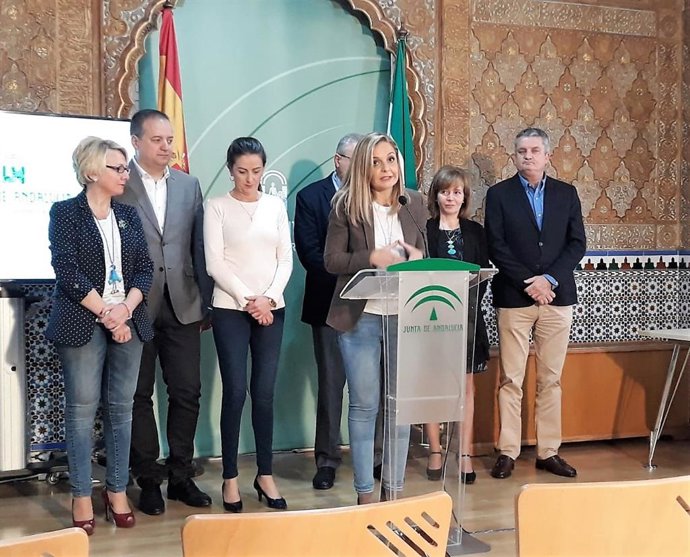 Almería.-La Junta estima que más de 287.000 trabajadores, pensionistas y autónom