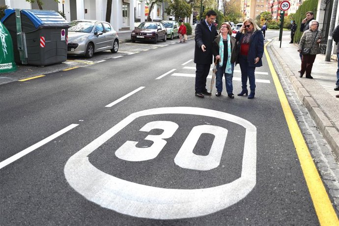 Granada.- El Ayuntamiento de Granada limitará la velocidad a 30 kilómetros por h