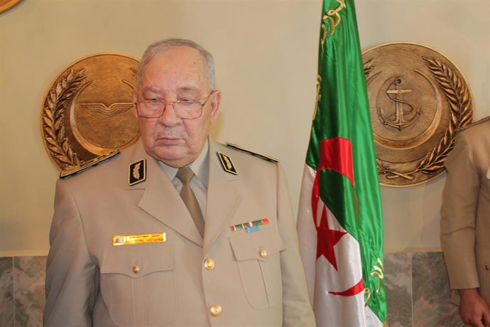 Algeria army chief Ahmed Gaid Salah demands Bouteflika to step down