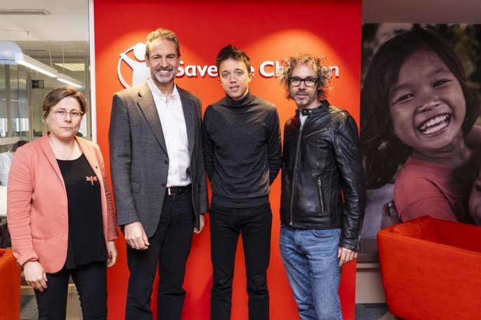 Errejón se reúne con James Rhodes y promete una Ley de Infancia para "atajar la 