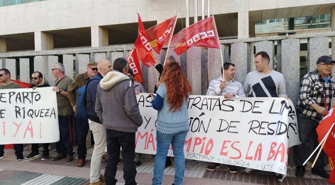Podemos Sant Antoni defiende a los operarios del servicio de limpieza municipal 