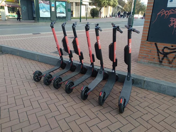 Málaga.- Un bando del alcalde prohíbe a los patinetes eléctricos estacionar en las aceras