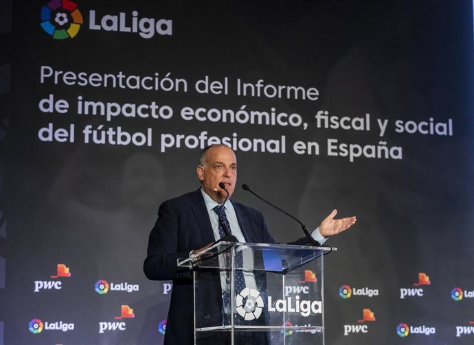 Fútbol.- Tebas: "Es bueno que la Premier haya dado el paso público para rechazar la Superliga europea"
