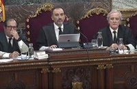 Juicio al procés| El pie de un policía quedó atrapado con la puerta de un colegio por su cierre violento, según testigos