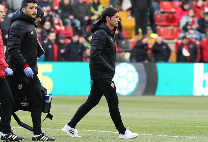 El Rayo suspende a uno de los aficionados que insultó a Marcelino y busca "identificar" a los otros dos