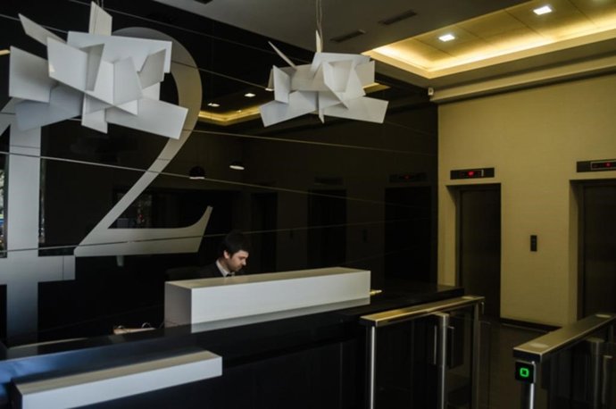 Hall empresas, recepcionistas, recepcionista