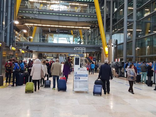 Trabajadores de seguridad privada convocan huelga indefinida desde el 12 de abril en Madrid-Barajas