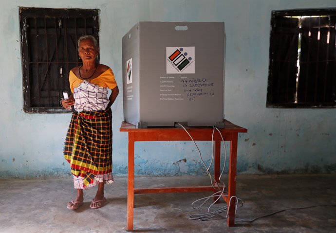 India.-Abren los colegios electorales en India para unas elecciones que pondrán a prueba el desgaste del partido de Modi