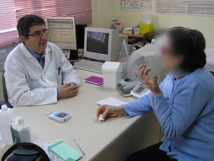 Extremadura.- El SES inicia en Badajoz la implantación de un modelo específico para los pacientes crónicos complejos
