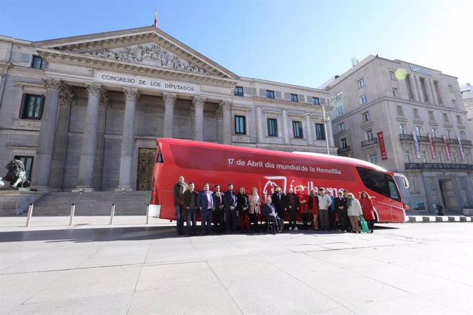 FEDHEMO realiza un recorrido con el HEMOBUS por Madrid para concienciar sobre la hemofilia y su tratamiento