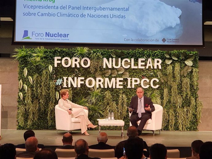 La vicepresidenta del IPCC ve "interesante" un impuesto sobre el CO2 que haga más competitivas a nuclear y renovables
