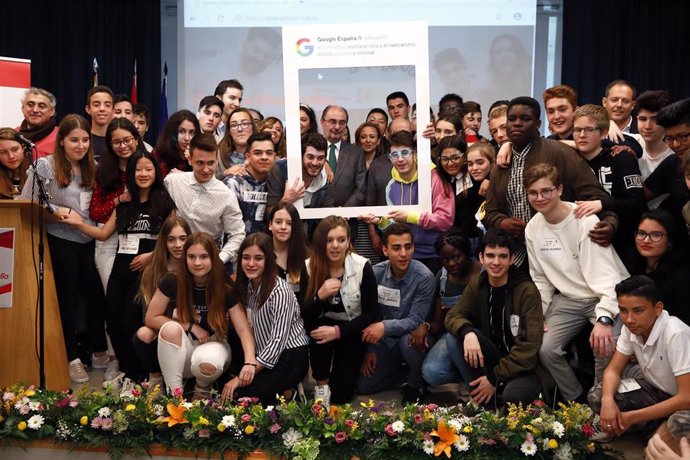 Expertos youtubers sensibilizan a alumnos aragoneses para conseguir que internet sea un espacio libre de odio