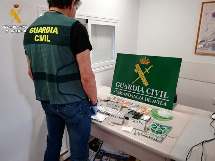 Sucesos.- Cuatro detenidos con 130 dosis de cocaína en el sur de la provincia de Ávila