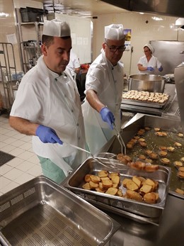 Cádiz.- El Hospital de Jerez reparte este viernes 1.500 torrijas en la merienda de sus pacientes