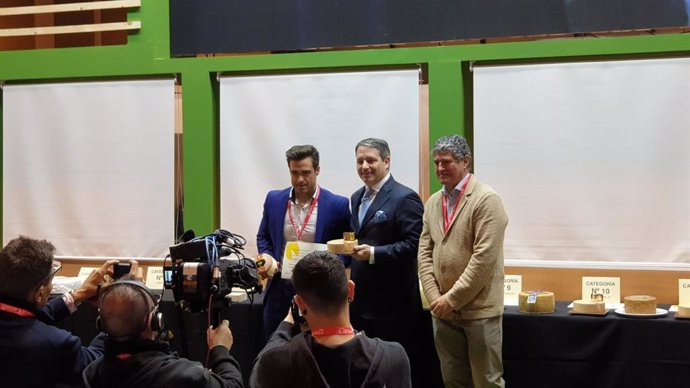 COMUNICADO:La Torta del Casar "Flor de la Dehesa", Mejor Queso de España en el 33 Salón Internacional Club de Gourmets