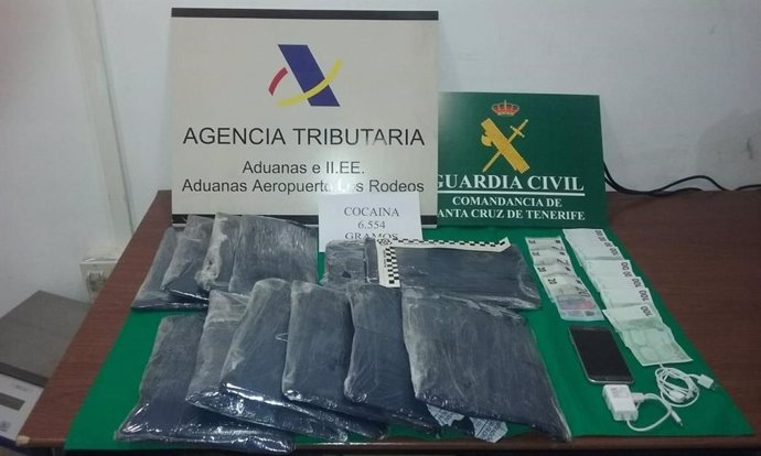 Sucesos.- Detenida una mujer con más de 6 kilos de cocaína en el aeropuerto Tenerife Norte