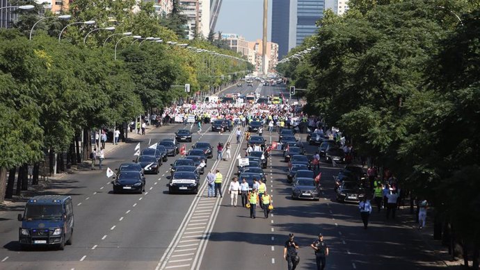 Manifestación de conductores de vehículos de alquiler con conductor (VTC) en Madrid organizada por la asociación AVTC