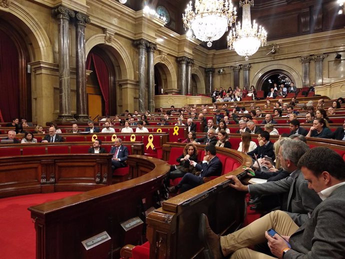 AMP.- El Parlament no renuncia a la via unilateral a l'independncia i rebutja un nou 155