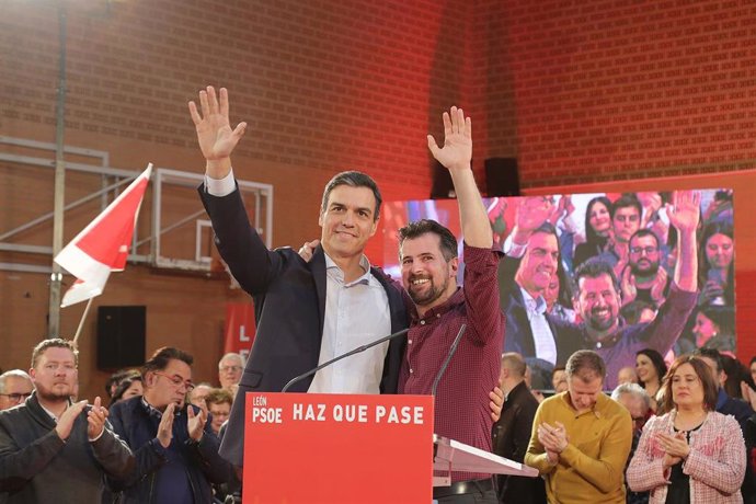 28A.- El PSOE recurre a microcréditos para financiar su campaña y ofrece interes