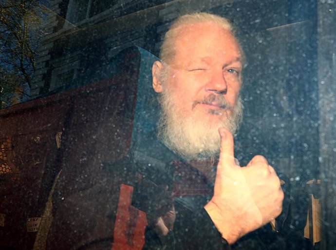 Assange, detenido, condenado y a la espera de una posible extradición a EEUU tra