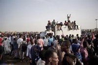 Trece manifestantes muertos en Sudán por disparos del régimen el día del golpe de Estado contra Al Bashir