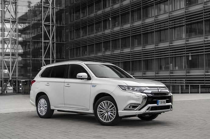 Economía/Motor.- Mitsubishi acumula 200.000 unidades vendidas del Outlander híbrido enchufable en todo el mundo