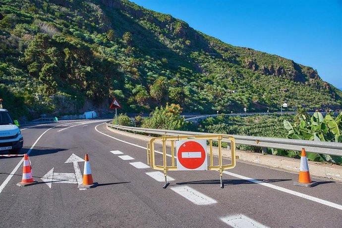 [Grupocanarias] Nota De Prensa, Fotografía Y Audio: Carreteras Corte Tf 42