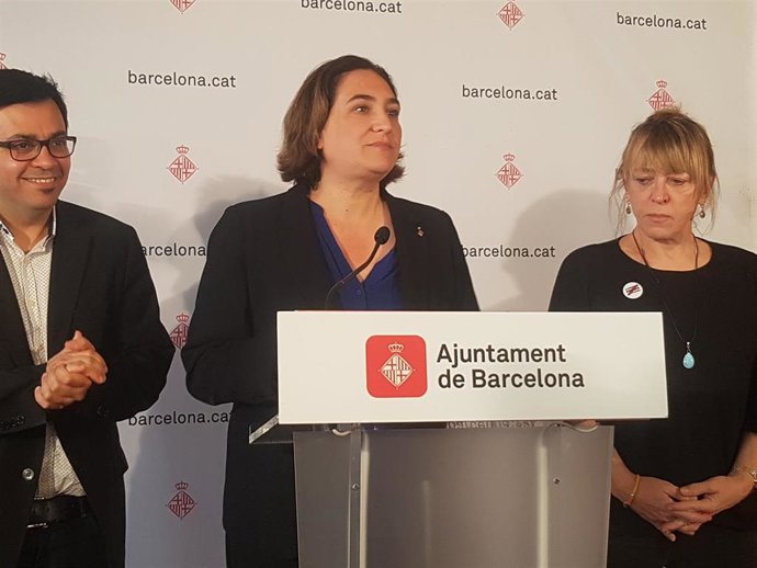 La Nobel Jody Williams con Colau: "Si eso es Justicia, espero no estar nunca ante la corte de España"