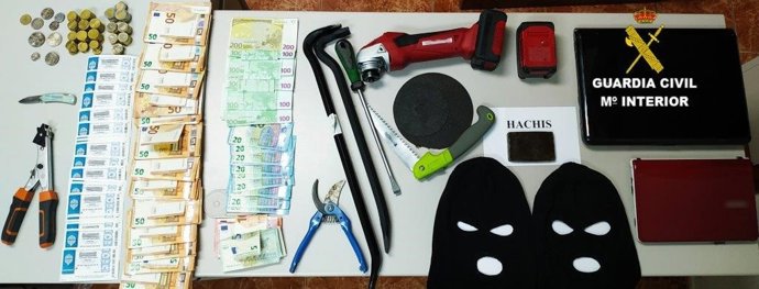 Sucesos.- Detenidos en León cuatro miembros de un grupo criminal al que se les imputa 32 robos en locales de hostelería