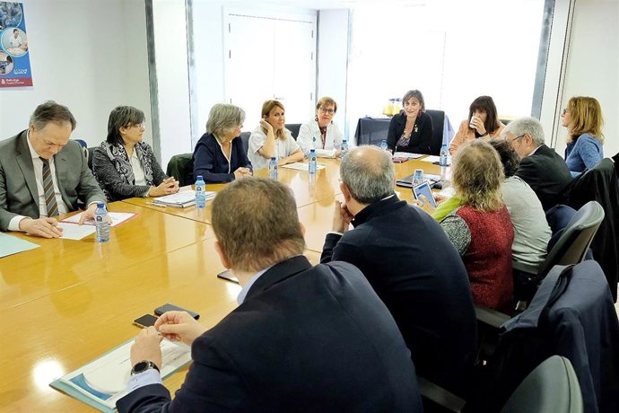 Salud garantizará una espera máxima en reconstrucciones tras cáncer de mama, colon y vejiga