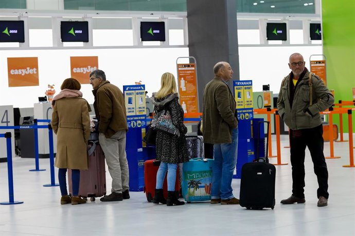 LLegada de los primeros vuelos comerciales al Aeropuerto Internacional de la Región de Murcia