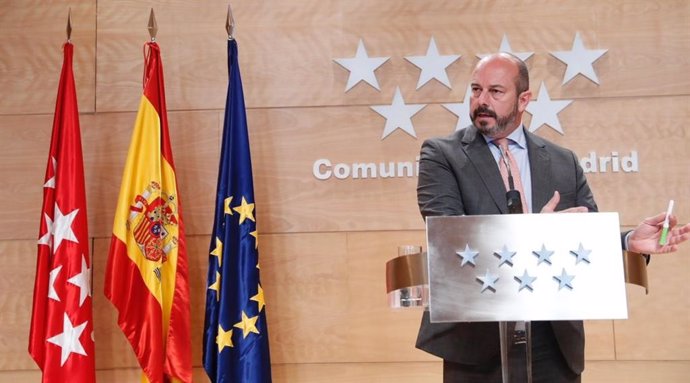 28A.- Rollán ironiza con que el CIS del PSOE tiene "innumerables estrellas Michelín" por su elevada cocina