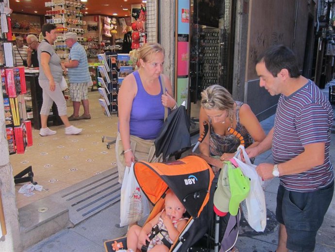 Turistas Españoles En Granada