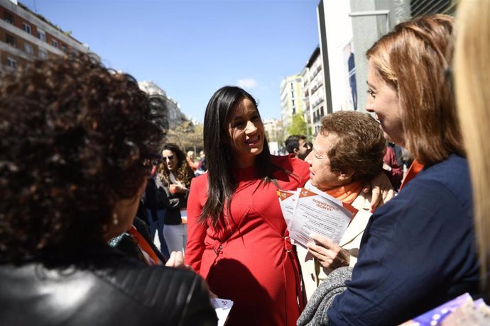 En Madrid la candidata de Ciudadanos a la Alcaldía de Madrid y el candidato a la Presidencia de la Comunidad de Madrid visitan el 'Espacio Ciudadano'