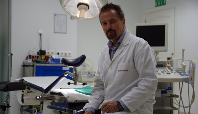 El doctor Jan Tesarik, director de la Clínica Margen de Granada
