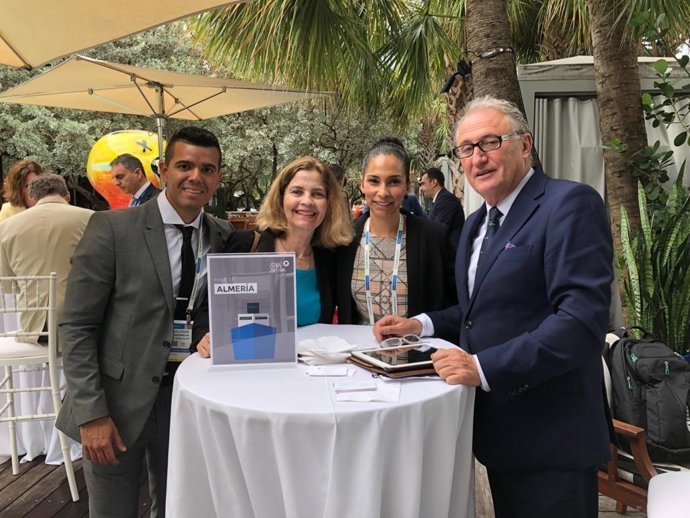 Almería.-Turismo.-Puertos.-El presidente de la Autoridad Portuaria llama a la "colaboración" para atraer más cruceros