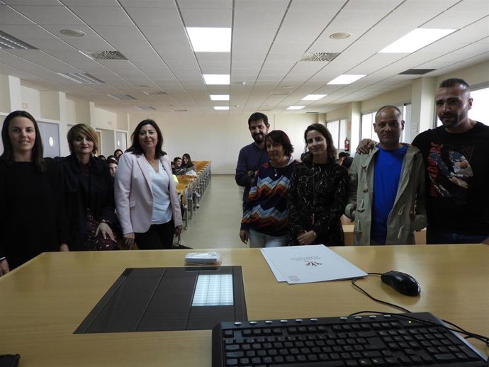 Huelva.- Estudiantes de Trabajo Social de la UHU conocen el funcionamiento de la UTE de la prisión en una mesa redonda