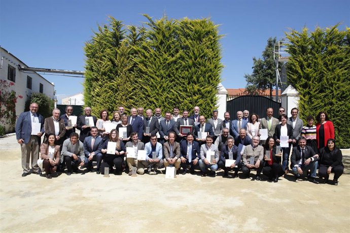Sevilla.- Umbrete acoge los premios de los Periodistas y Escritores del Vino, entregados en la provincia por primera vez