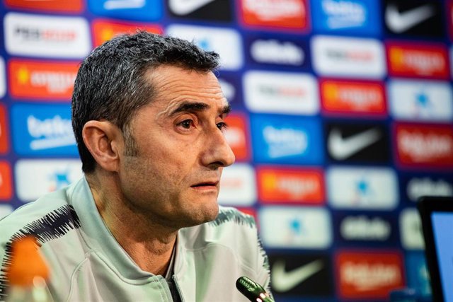 Soccer: Ernesto Valverde of FC Barcelona press conference
