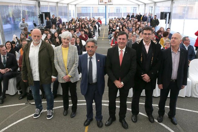 Laredo.- Revilla destaca la calidad de la enseñanza pública de Cantabria y llama a sentir orgullo