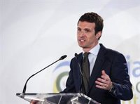 Casado pide el voto al PP para frenar las "luces rojas" en economía y las "sombras oscuras" en materia territorial