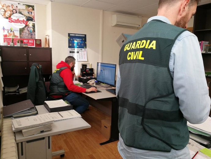 Desarticulado un grupo criminal carballés que realizaba estafas por Internet