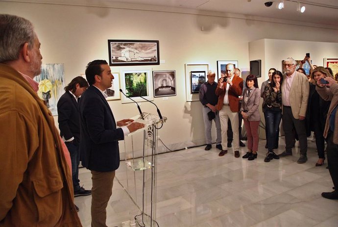 La Asociación de Vecinos del Casco Antiguo reúne a 39 artistas en una exposición en la Diputación de Badajoz