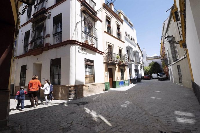 Sevilla.- Terminada la reurbanización de la calle Enrique el Cojo del Casco Antiguo con plataforma única
