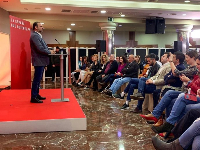 28A.- Ábalos (PSOE) Tacha De "Miserable" Al PP Y Les Recuerda Que "A La Familia Y A Los Menores Se Les Respeta"