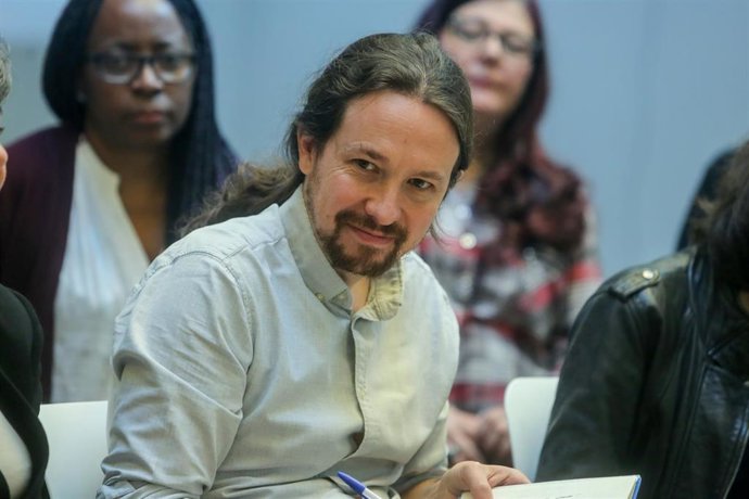 El secretario general de Unidas Podemos, Pablo Iglesias, participa en una asamblea con colectivos del ámbito de la sanidad