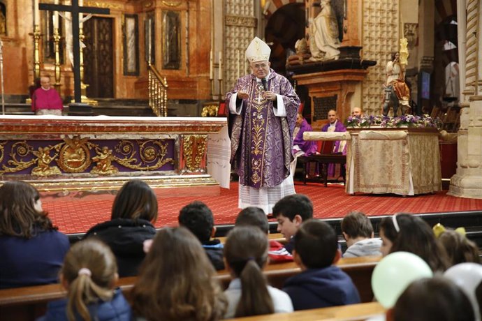 Córdoba.- La Mezquita-Catedral acoge el encuentro diocesano de niños con el obispo